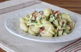 Primo - Gnocchi con speck zucchine🐷